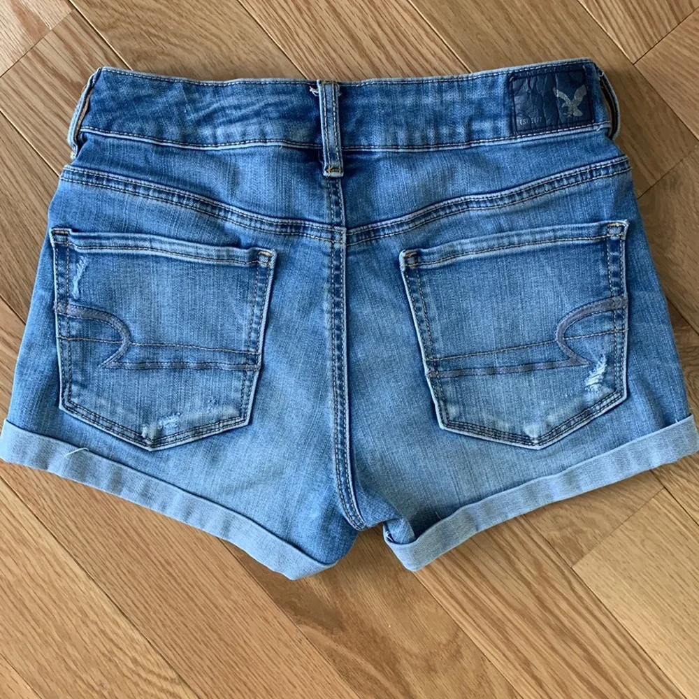 American Eagle AEO High Rise Shorties Size 4 Super Stretch Distressed Shorts EUC